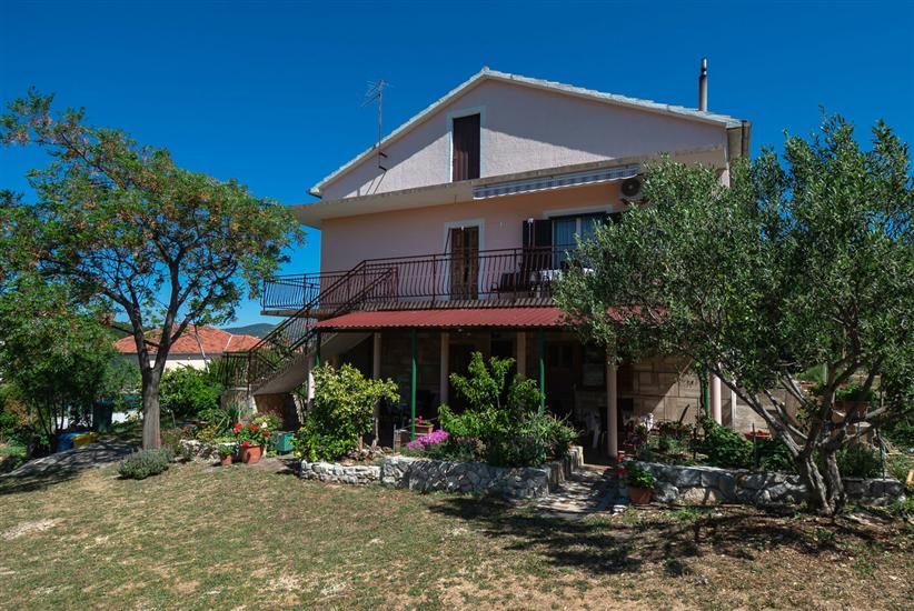 Apartments Šarić