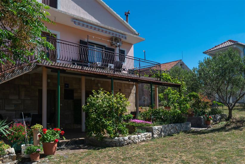 Apartments Šarić
