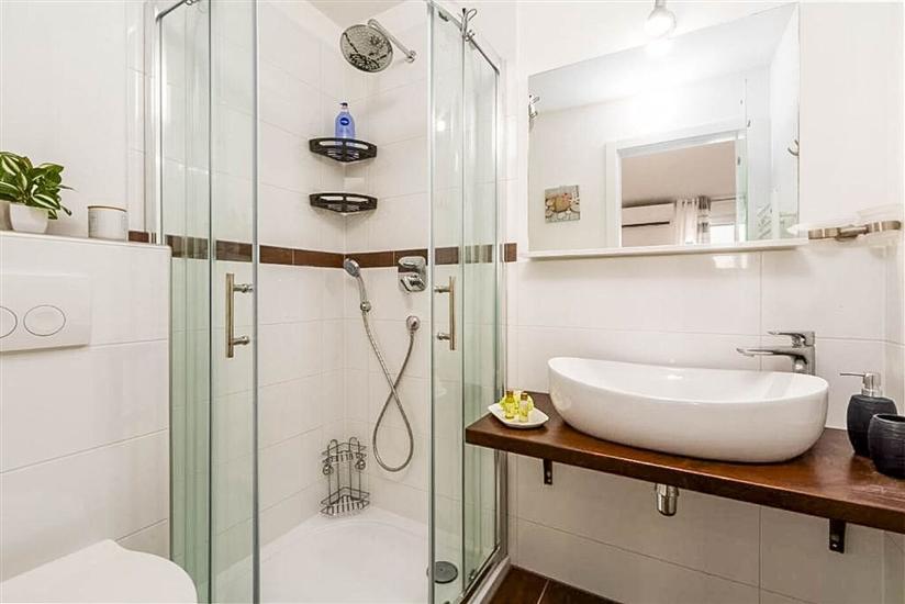 Apartment A1, for 5 persons