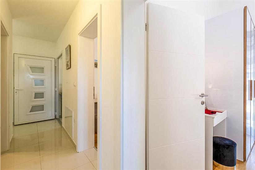 Apartment A1, for 5 persons