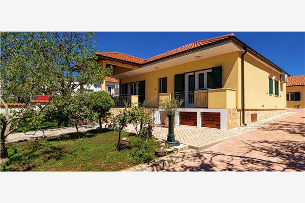 House K1, for 8 persons