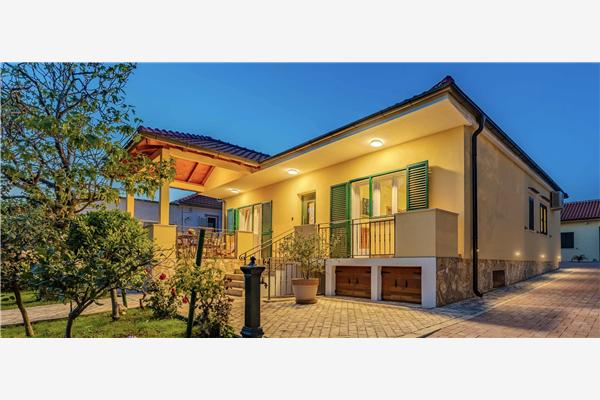 House K1, for 8 persons