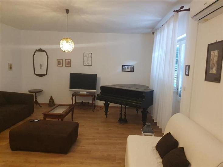 Apartment A1, for 6 persons