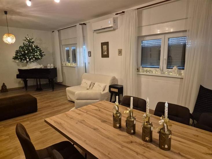 Apartment A1, for 6 persons