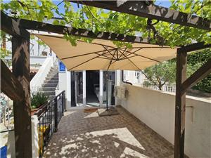 Apartment D and D Punat - island Krk, Size 44.00 m2, Airline distance to town centre 100 m