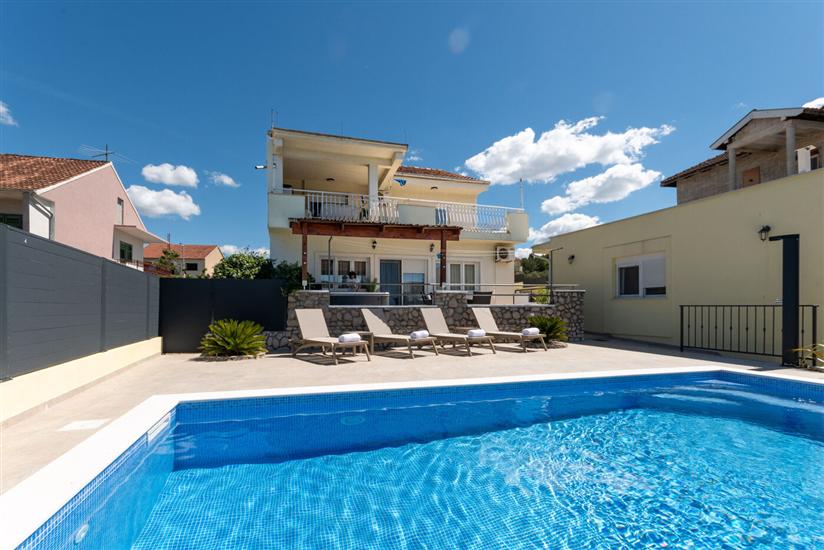 Apartment Neda with Jacuzzi