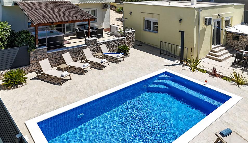 Apartment Neda with Jacuzzi