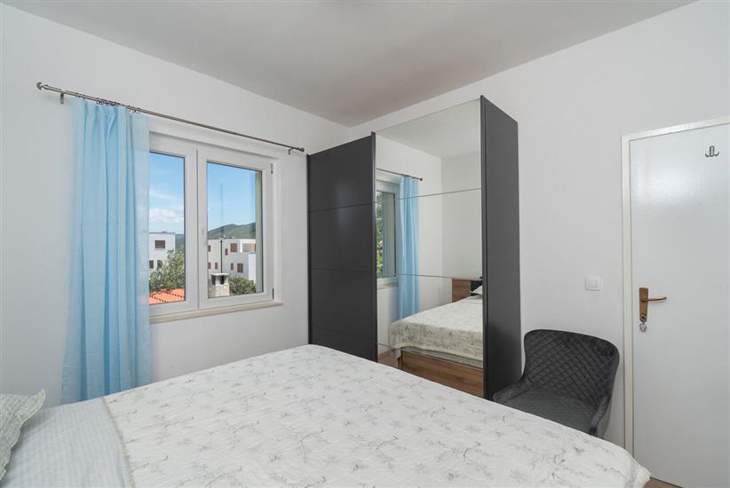 Apartment A1, for 5 persons