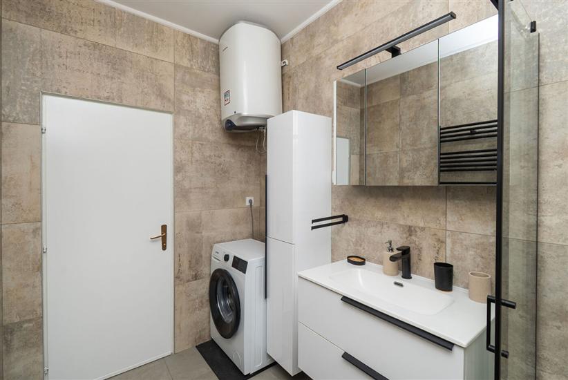 Apartment A1, for 5 persons