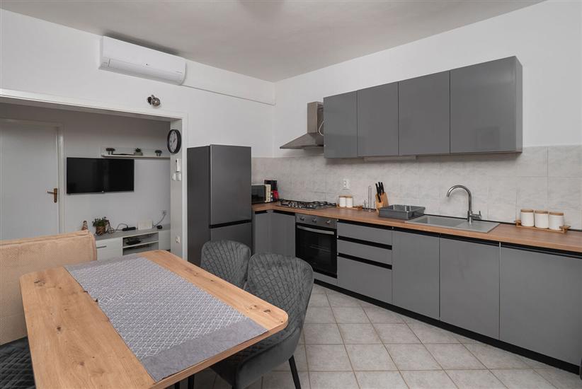 Apartment A1, for 5 persons