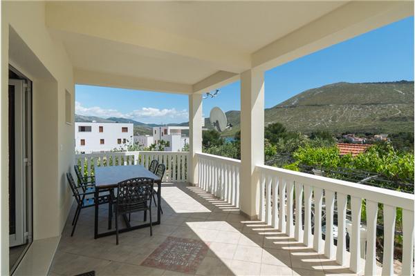 Apartment A1, for 5 persons