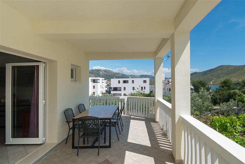 Apartment A1, for 5 persons