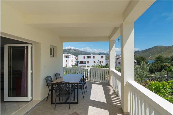 Apartment A1, for 5 persons