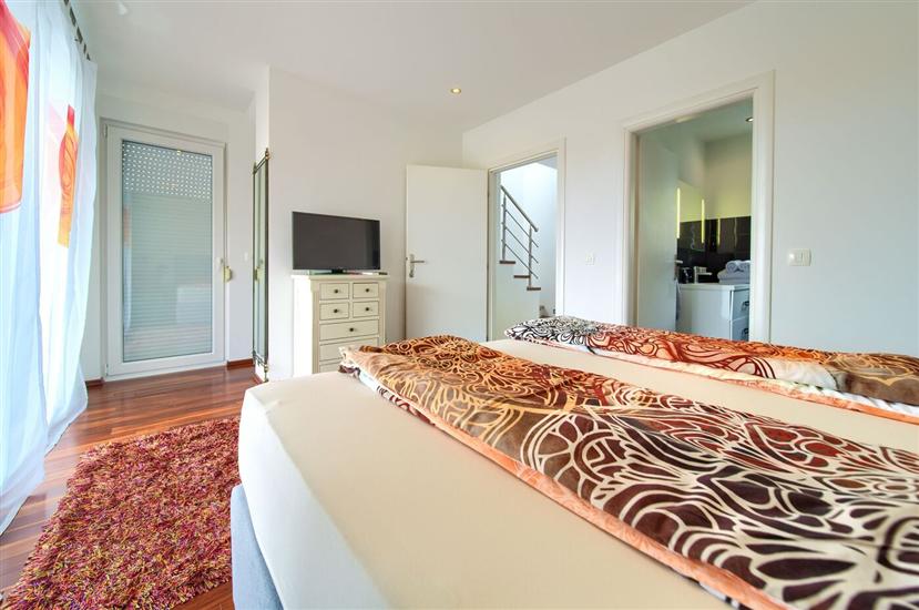 House K1, for 10 persons