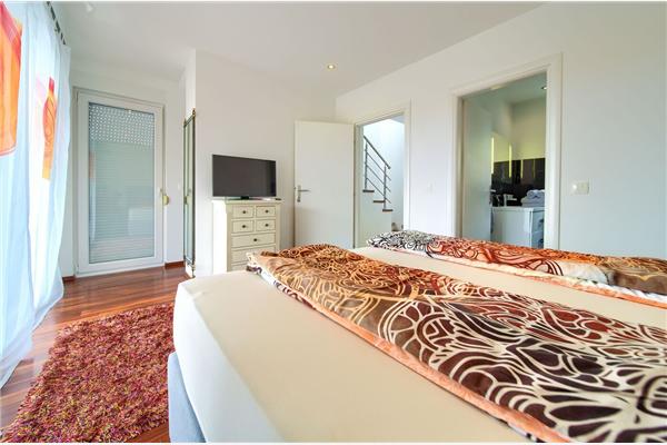 House K1, for 10 persons