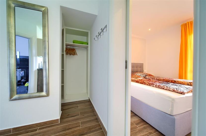 House K1, for 10 persons