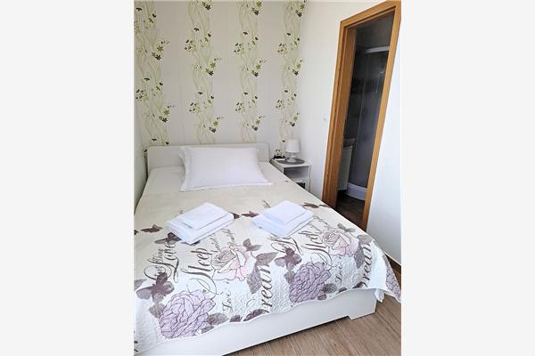 Room S1, for 2 persons