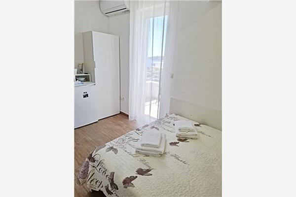 Room S1, for 2 persons