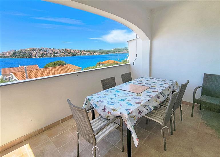 Apartment A2, for 5 persons