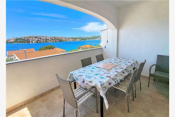 Apartment A2, for 5 persons