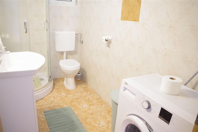 Apartment A2, for 5 persons