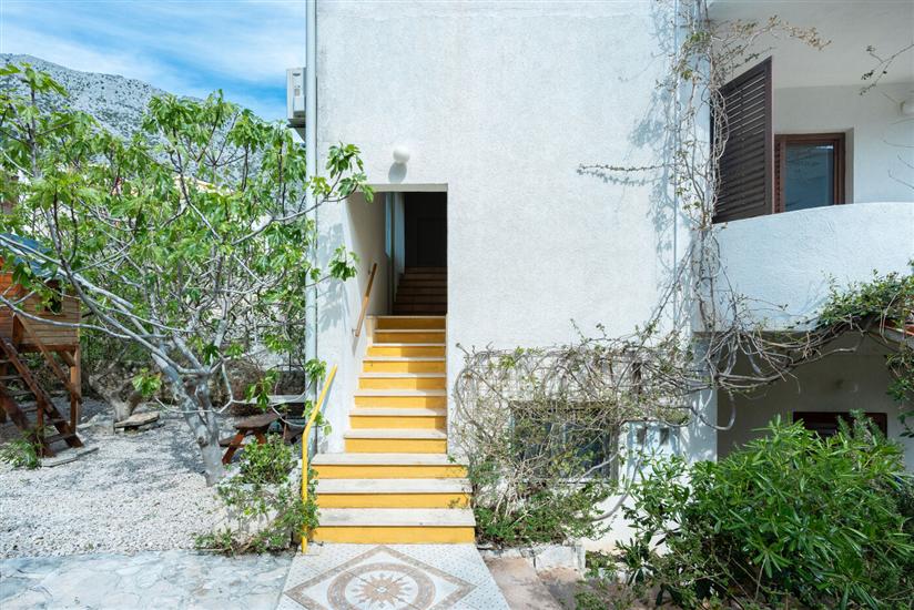Apartments Vrtina