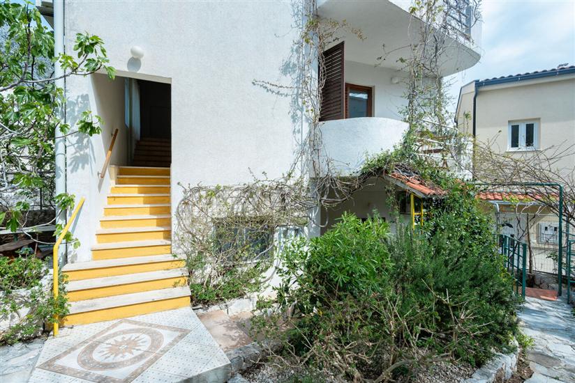 Apartments Vrtina