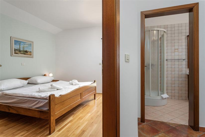House K1, for 10 persons