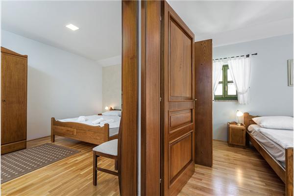 House K1, for 10 persons
