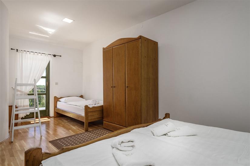 House K1, for 10 persons