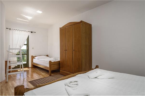 House K1, for 10 persons