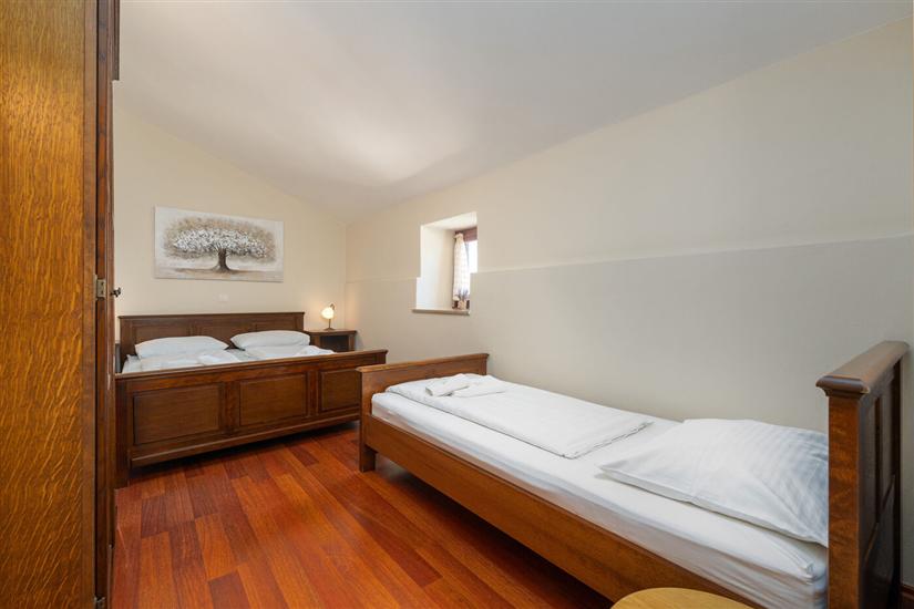 House K1, for 10 persons