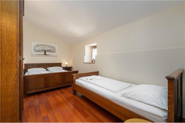 House K1, for 10 persons