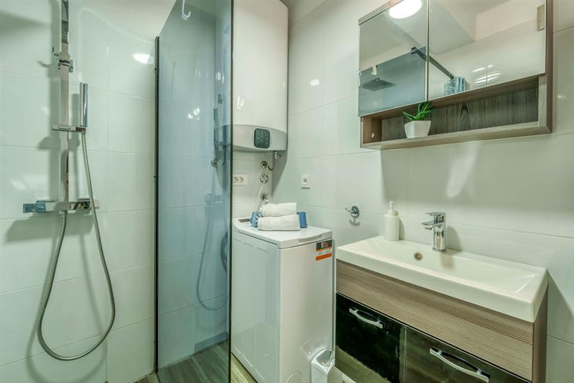 Apartment A1, for 5 persons