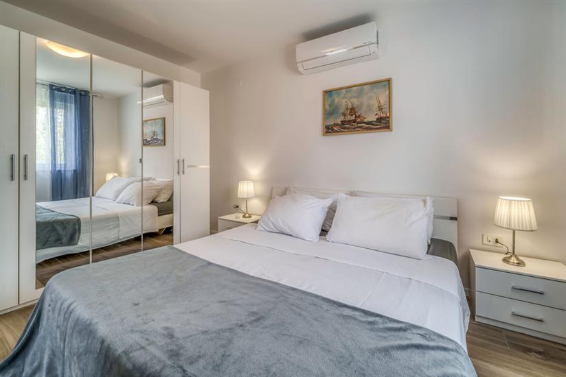 Apartment A1, for 5 persons