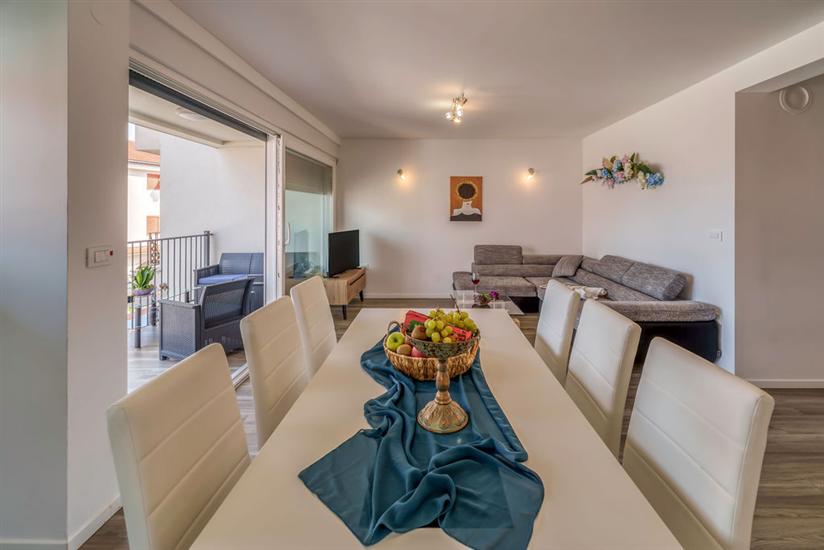 Apartment A1, for 5 persons