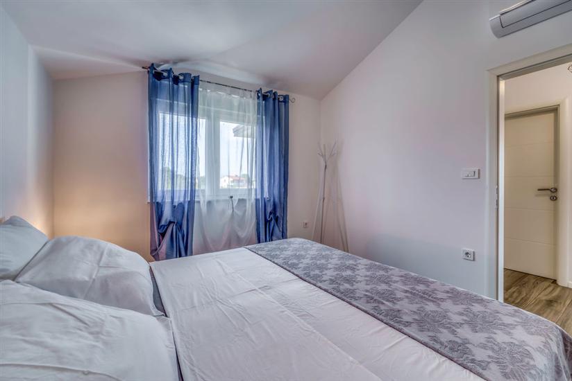 Apartment A2, for 5 persons