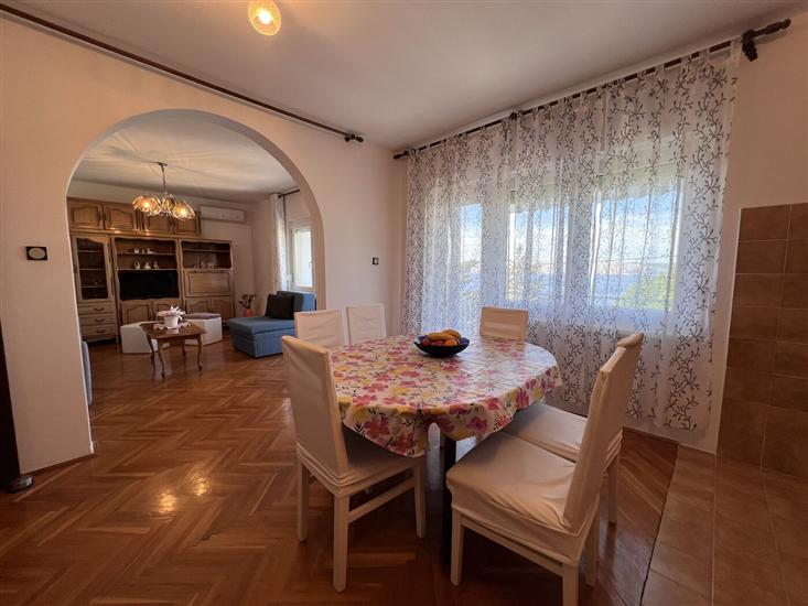 Apartment A1, for 6 persons