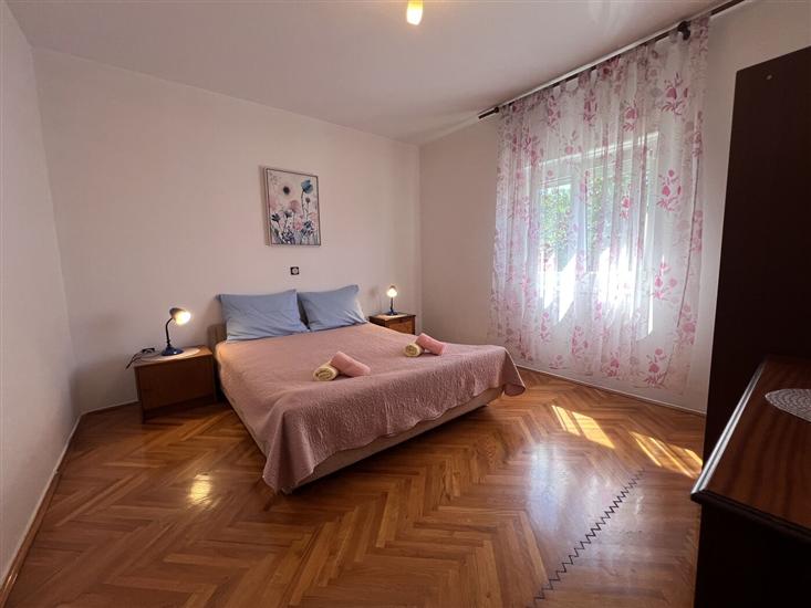 Apartment A1, for 6 persons