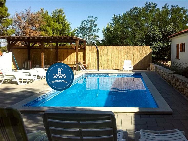 Apartments Laura and Romano with pool