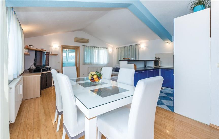 House K1, for 8 persons