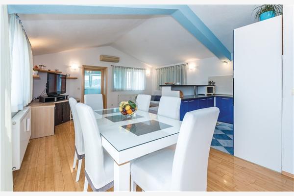 House K1, for 8 persons