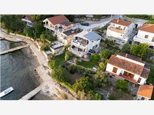 Apartment Vlatkica Maslenica (Zadar), Size 72.00 m2, Airline distance to the sea 10 m, Airline distance to town centre 300 m