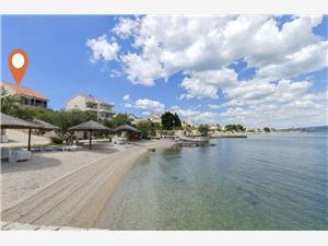 Apartments Marija Betina, Size 60.00 m2, Airline distance to the sea 20 m, Airline distance to town centre 800 m