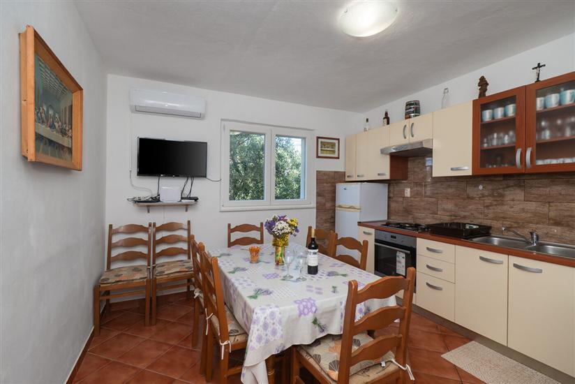 Apartment A1, for 8 persons