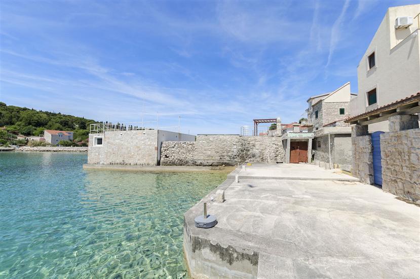 Apartmaj Mirni by the sea