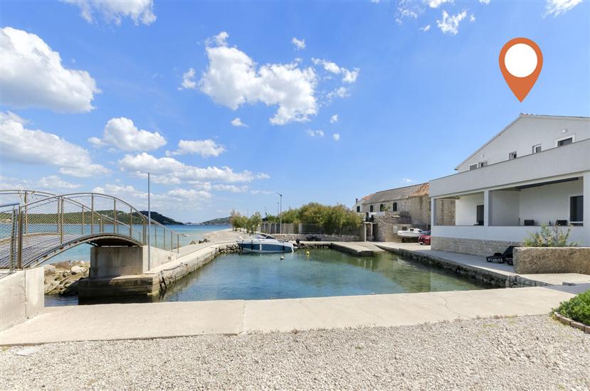Apartment Denko by the sea