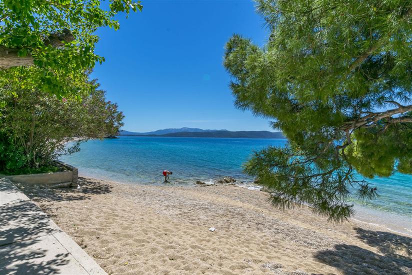Apartments Zeljana on the beach