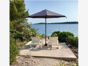 House Garma Vela Luka - island Korcula, Size 70.00 m2, Airline distance to the sea 10 m