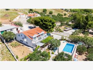 House Ratac Middle Dalmatian islands, Size 150.00 m2, Accommodation with pool
